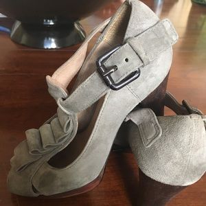 TopShop Gray Nutral Suede Shoes w/ Wood Heel 38
